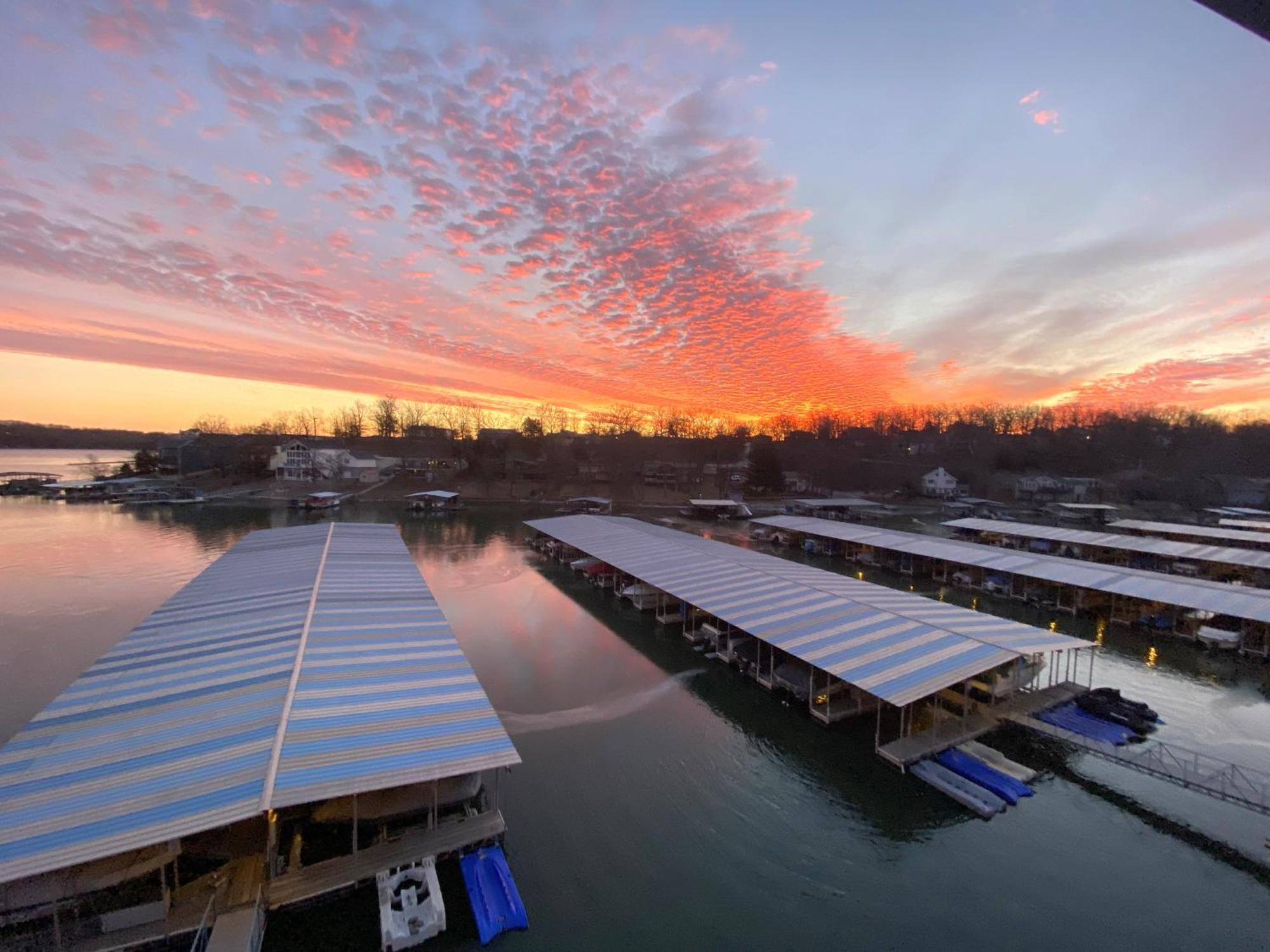 B Lakefront! Remodeled, Boat Slip, Patio Views, Pool, Boat Ramp, Wifi Осейдж-Бич Экстерьер фото